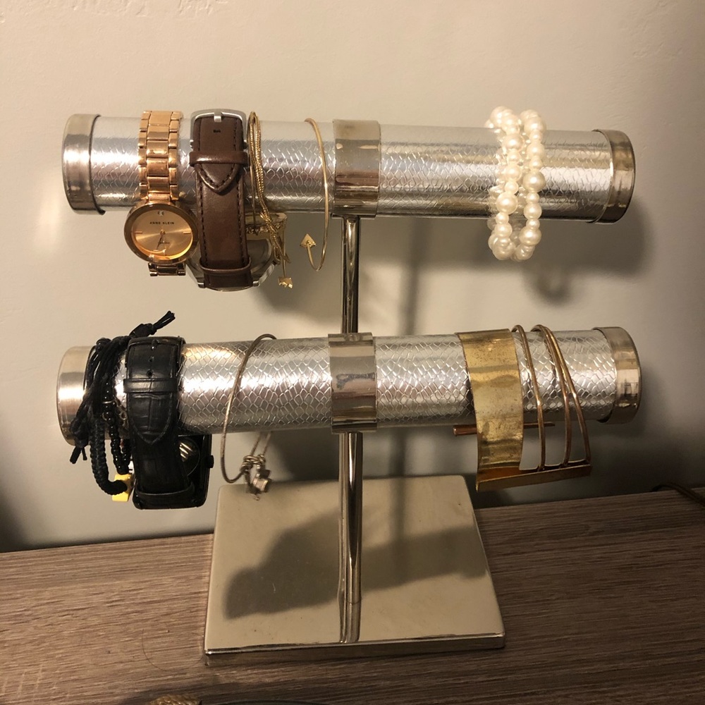 Classy jewelry rack